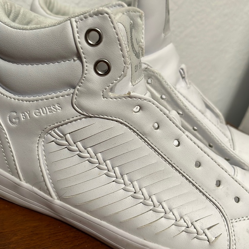 Guess sneakers size 7 1/2. Tennis shoes. White tennis shoes.